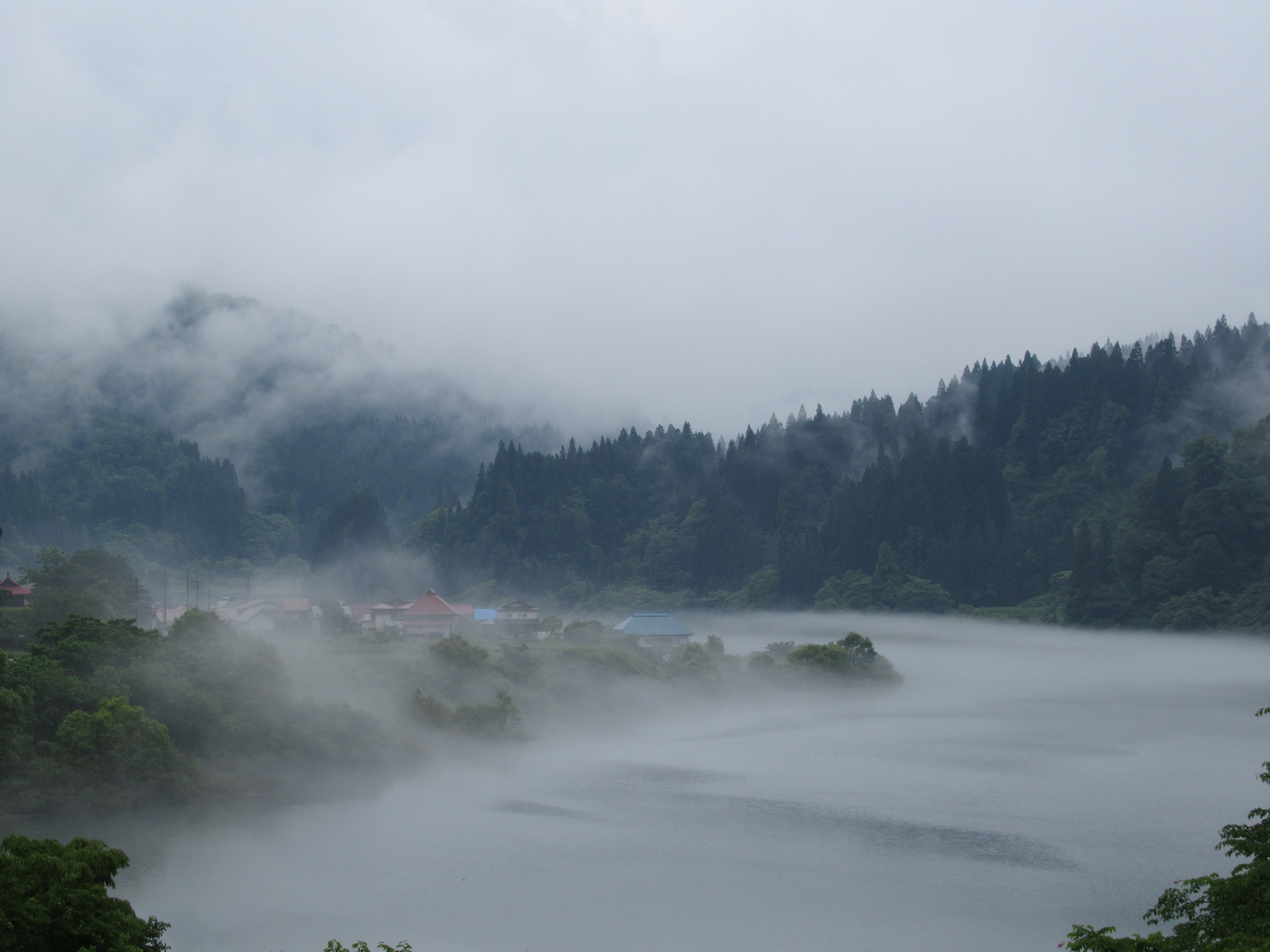 只見川に川霧が出る季節となりました - 東北電力奥会津水力館「みお里